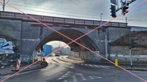 Ilustracja artykułu: "Zamknięcie przejazdu pod wiaduktem na ulicy Kużaja"