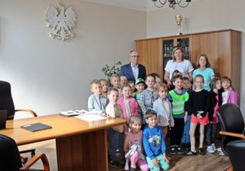 Ilustracja artykułu: "Przedszkolaki w Urzędzie Miasta"